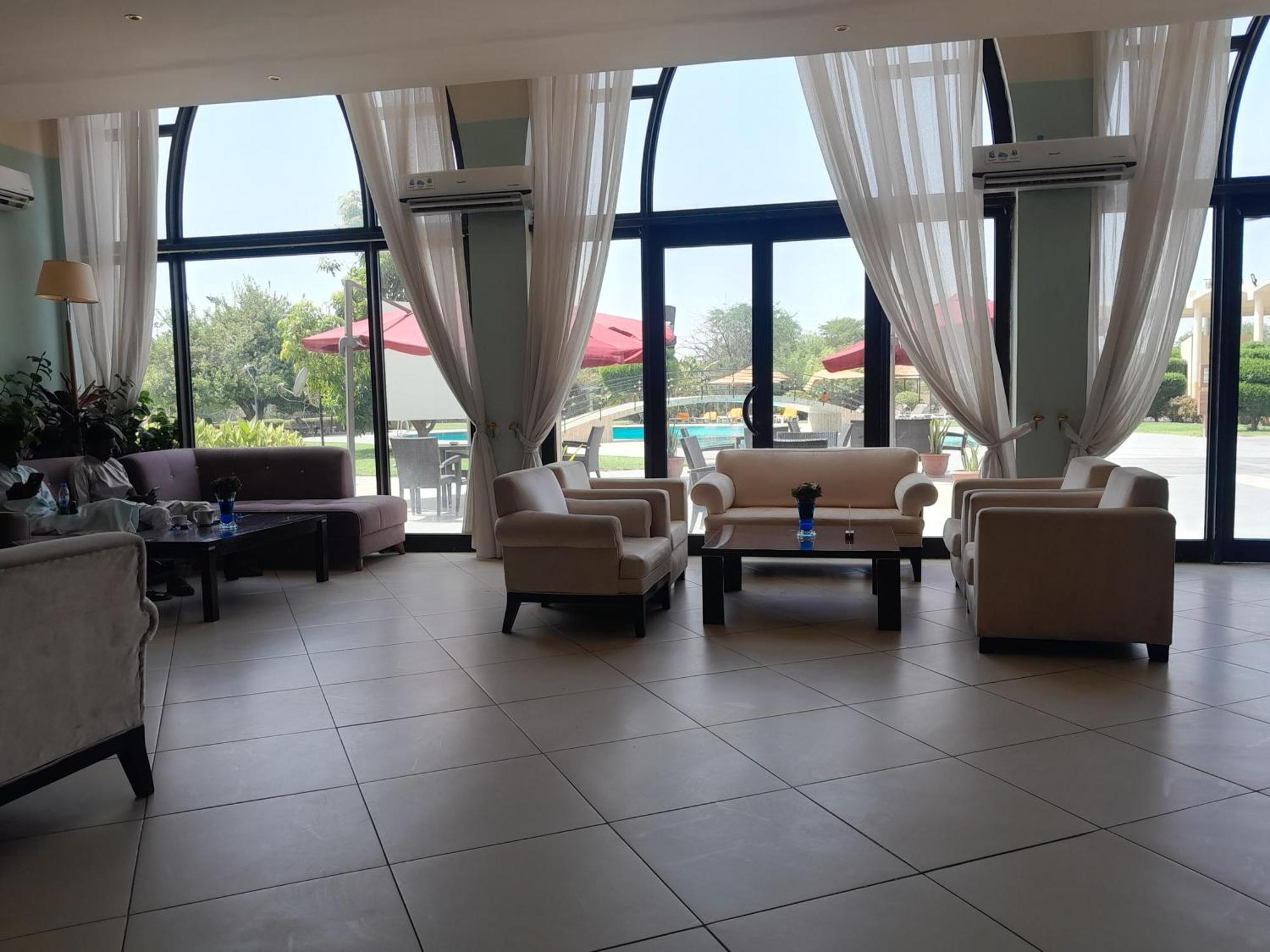 L'Amitie Hotel Нджамена Екстер'єр фото