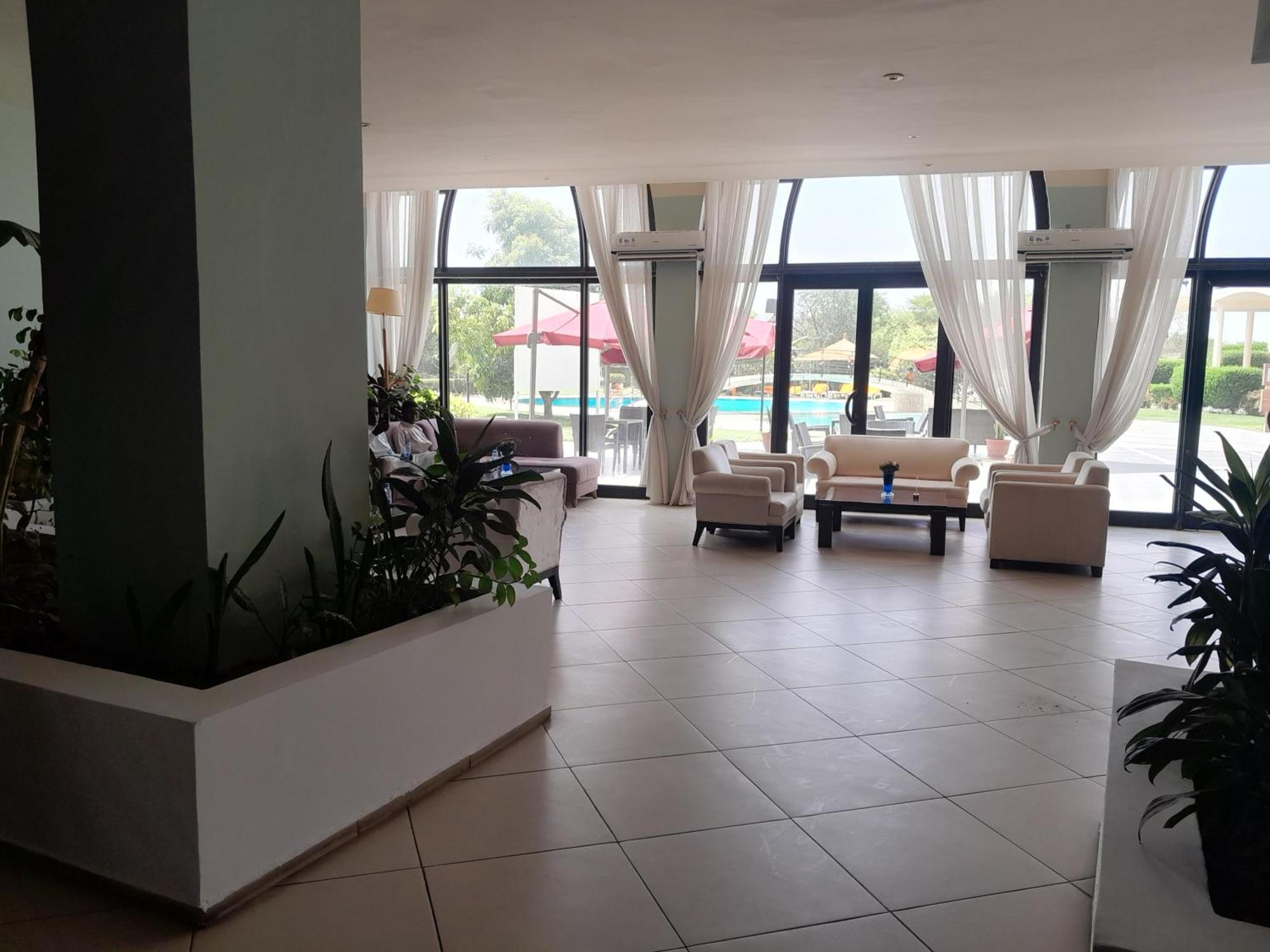 L'Amitie Hotel Нджамена Екстер'єр фото