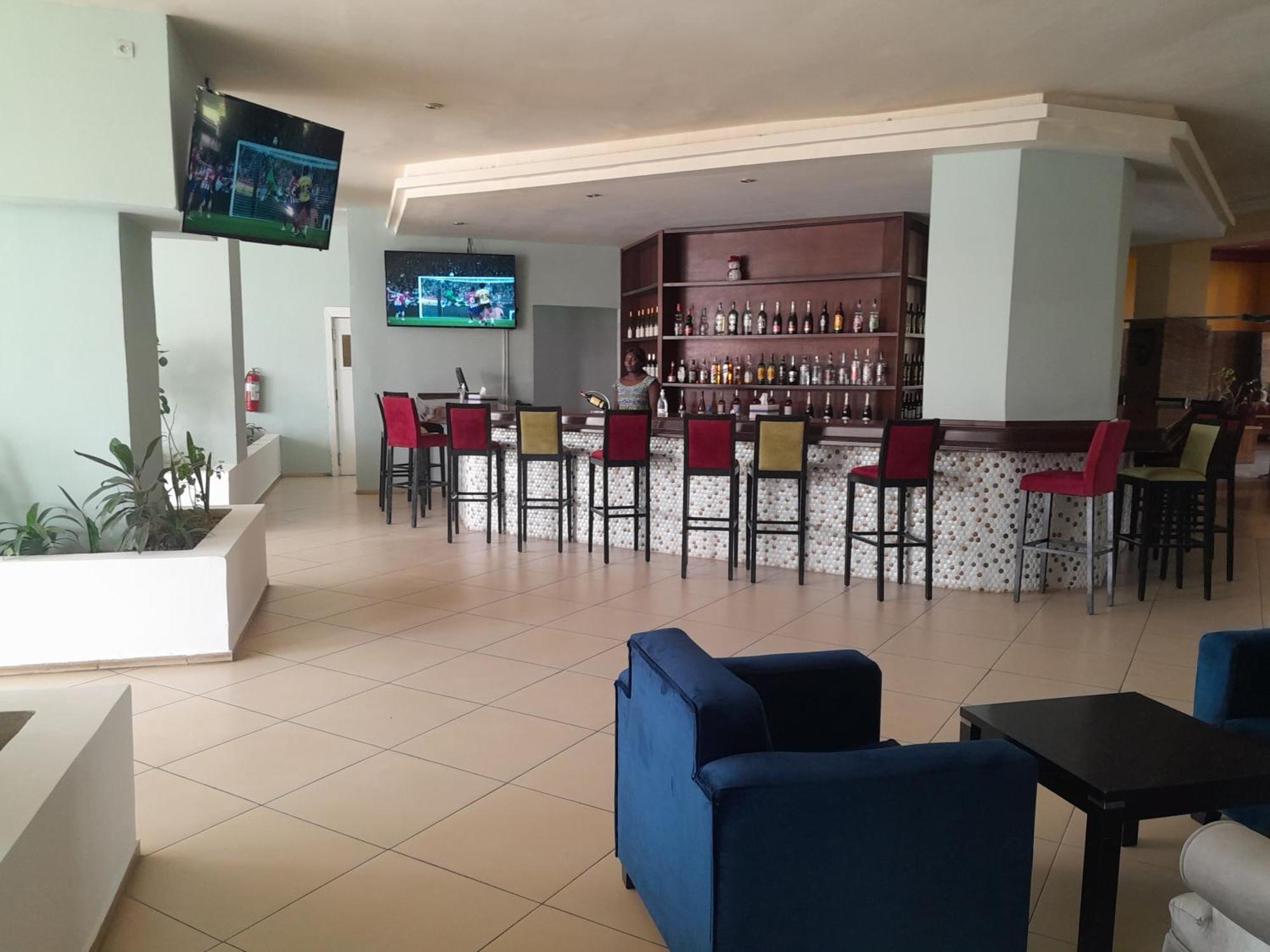 L'Amitie Hotel Нджамена Екстер'єр фото